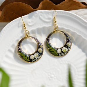 Baby's Breath Flower Earrings, Handmade Pressed Flower Resin Earrings, Black Dangle Drop Earrings, Natural Jewelry, Birthday Gifts For Her
