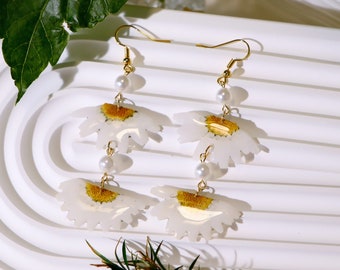 White Daisy Flower Earrings, Handmade Pressed Chrysanthemum Flower Resin Earrings, Dried Flower Dangle Drop Earrings, Birthday Gifts For Her
