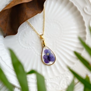 Collares de flores violetas, collar con colgante de letra personalizado, collares con colgantes de flores secas hechos a mano, regalos de cumpleaños para ella
