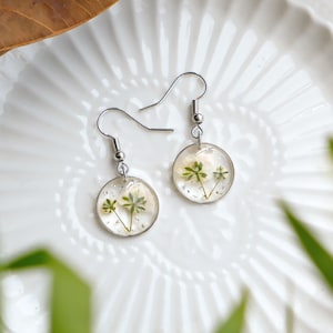 White Baby&#39;s Breath Flower Earrings, Handmade Pressed Flower Resin Earrings, Dried Flower Dangle Drop Earrings, Birthday Gift For Her