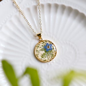Forget-Me-Not & Baby&#39;s Breath Flower Resin Necklace: Hand-Pressed Flower Pendant, Gifts For Her