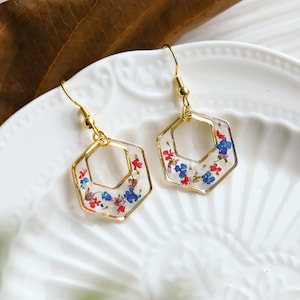 Kleurrijke harsoorbellen met gedroogde bloemen: met de hand geperste druppelsieraden, cadeaus voor haar