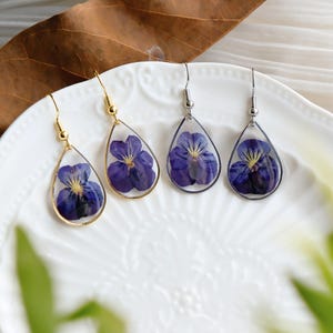 Real Violet Flower Earrings, Handmade Pressed Violet Flower Resin Earrings, Natural Dried Flower Dangle Drop Earrings, Birthday Gift For Her