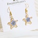 Boucles d'oreilles fleurs myosotis, vraies boucles d'oreilles fleurs pressées, boucles d'oreilles en résine de fleurs séchées, bijoux faits main pour femme, cadeau d'anniversaire pour elle