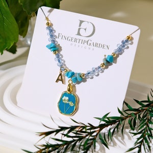Collares de flores de aliento de bebé hechos a mano, collar con colgante de letras personalizado, collares de flores secas iniciales personalizados, regalos de cumpleaños para ella