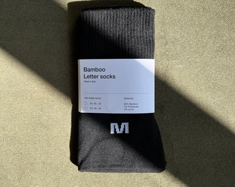 Calcetines ecológicos con la letra "M", calcetines de bambú italianos, experimente una comodidad suave con estos calcetines de longitud media