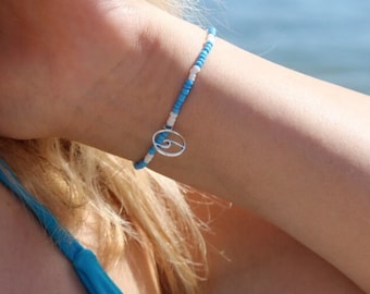 Collezione Wave: Bracciale da surf con perline fatto a mano in blu e bianco, vibrazioni della spiaggia tropicale, fascino costiero, accessorio unico per gioielli da surf oceanici