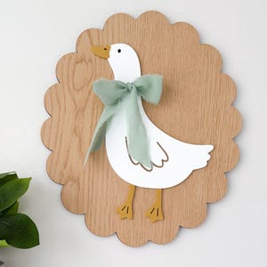 Gans kinderkamer kunst aan de muur, decor gans, decor gans, Silly Goose decor, grillige speelkamer decor, babymeisje kamer bord, strik kinderkamer, speelse kinderinrichting