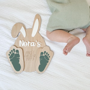 Pierwsza pamiątka wielkanocna dla dziecka, tabliczka z odciskiem stopy króliczka, spersonalizowany znak z imieniem, jajko wielkanocne, prezent dla noworodka, wielkanocny odcisk stopy, prezent wielkanocny