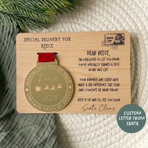 Prêmio personalizado da Lista de Bons Amigos do Papai Noel com carta personalizada, Medalha de Ouro Oficial de Membro da Lista de Bons Amigos, Lembrança de Natal para Crianças, Caixa de Véspera de Natal
