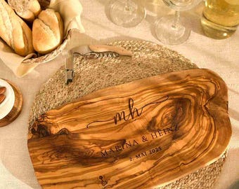 Personalisiertes Olivenholzbrett mit Gravur – Schneidebrett mit Initialen, Namen & Datum – Geschenk zur Hochzeit, Einzug oder Jahrestag