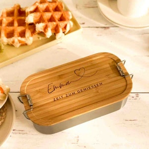 Personalisierte Brotdose mit Name und Herz | Lunchbox aus Edelstahl mit Bambusdeckel | Geschenk zum Geburtstag, Schulanfang & Weihnachten