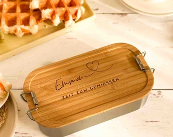 Personalisierte Brotdose mit Name und Herz | Lunchbox aus Edelstahl mit Bambusdeckel | Geschenk zum Geburtstag, Schulanfang & Weihnachten