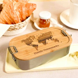 Personalisierte Brotdose mit Weltkarte und Name – Edelstahl & Bambusdeckel | Individuell graviert | Lunchbox für Schule, Reisen und Büro