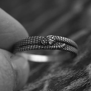 Slangenring edelstenen ogen, gotische zilveren ring, 925 sterlingzilver stapelen dierensieraden, Keltische zegelring, uniseks ring, slangenring,
