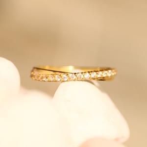 Dainty Solid Gold Ring, Elegant Gold Diamond Ring, Mother&#39;s Gift, Valentine&#39;s Day Gift, Thin Gold Minimalist Ring, 9k/14k Solid Gold