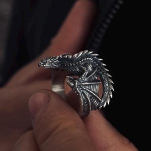 Gevleugelde solide drakenring, Flying Gragon-ring, Dragon Men-bandring, 925 zilveren ring, handgemaakte zilveren drakenhoofdband, drakenring, cadeau haar