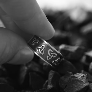 Trinity Celtic Knot, Trinity Symbol, 925 Silver Band Ring, The Triquetra Celtic Symbol Ring, Stackable Mythology Ring, Silver Men Gift