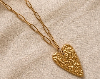 Sautoir cœur doré 70 cm – Collier long femme en acier inoxydable – Pendentif cœur texturé – Bijou fait main – Cadeau femme