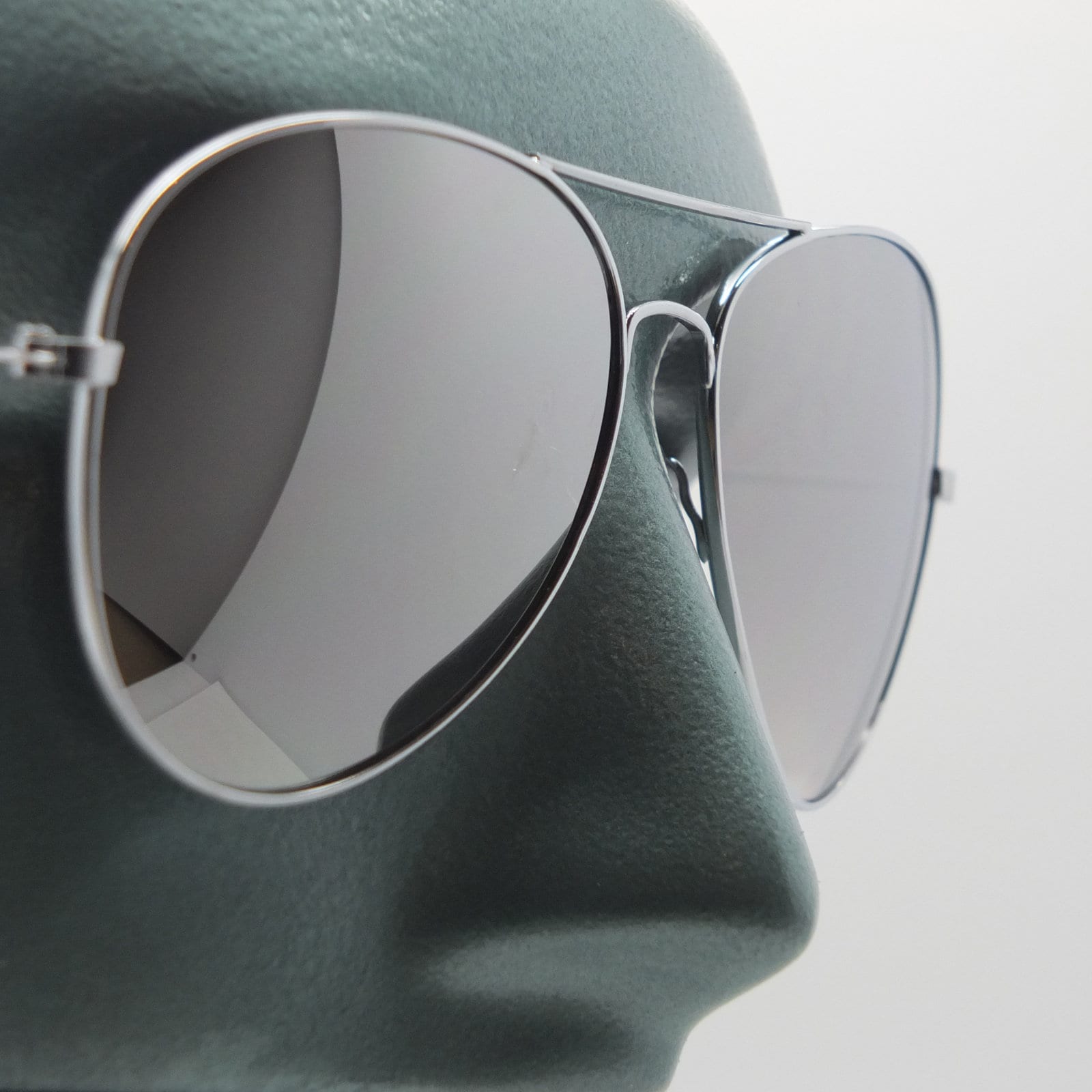 Classic Aviator Sunglasses with Metal Frame Classic Aviator Sunglasses Retro Metal Frame - zeroUV main image 3