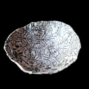 ciotola colorata floreale art Nuveau in carta pesta porta oggetti.