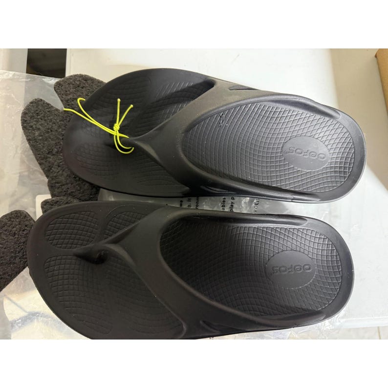 Oofos OOriginal Recovery Sandals Black Unisex Mens 5 Womens 7 Flip Flops 1000 image 5