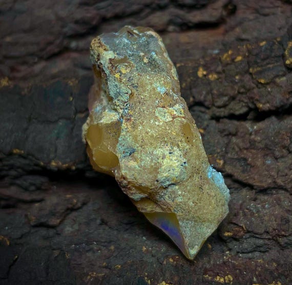 天然エチオピアオパール原石：23.30カラットのファイアーオパール