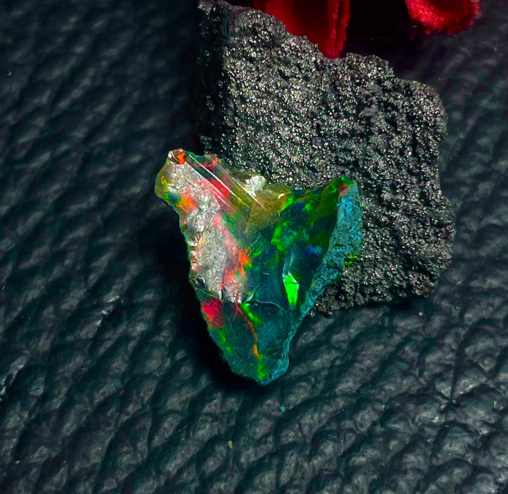 エチオピア　ウェロ産　オパール　鉱物標本　原石　透明　緑　青 エチオピア ウェロ産 オパール 鉱物標本 原石 透明 緑 青 40ct