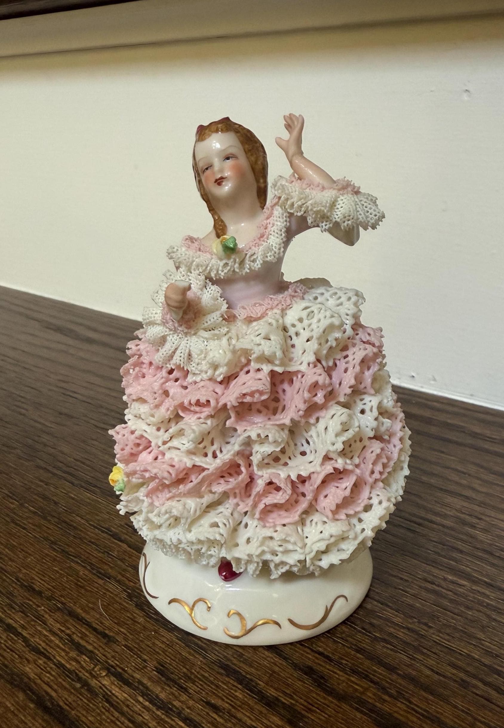 Irish Dresden 陶器人形Ｊ⭐︎ Amazon.co.jp: IRISH DRESDEN/アイリッシュドレスデン 陶器人形