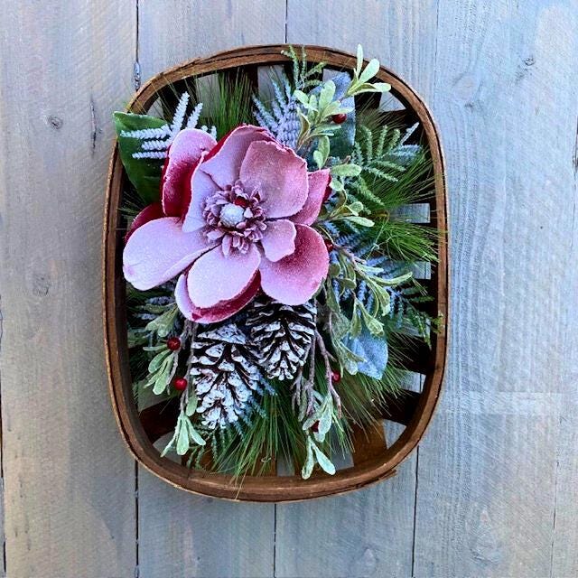 tobacco basket with magnolia wreath How To Make A Beautiful Christmas Magnolia Tobacco Basket Winter Decor:
