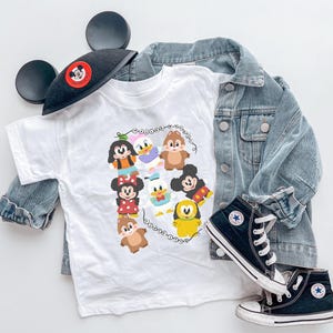 T-shirt blanc pelucheux imprimé souris et breloques famille Making
