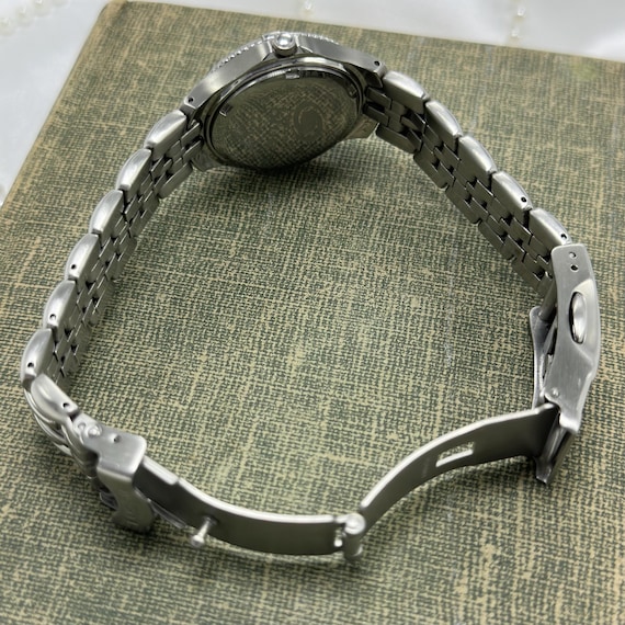 Red Dial Fossil Watch with Rotating Bezel - image 8