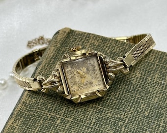 Ladies Bulova Watch Vintage 10K Rolled Gold Plated Watch  display picture 2