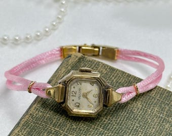 Dainty Vintage Wind-up Timex - Etsy display picture 3
