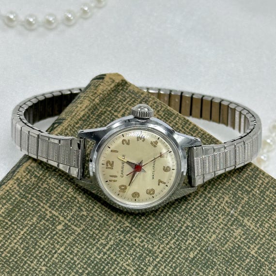 Silver 1968 Caravelle Wind-up Watch With Glow in the Dark  display picture 3