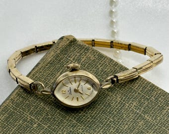 Vintage Timex Silver Dainty Womans Womens Classic Octagonal  display picture 1