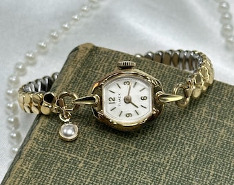 Vintage gold timex wind up watch pendant Vintage Timex Pendant Necklace Watch Womens 34mm Gold Tone  main image 4
