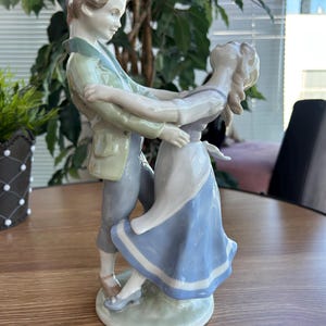 Vintage Lippelsdorf Germany Porcelain Dancing Couple Figurine 26cm Large GDR Ceramic Dancers Sculpture Blue Crown Model 13 Rare Fine Gift