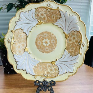 Plato Jutta de porcelana Weimar vintage, cuenco decorativo de porcelana alemana 519 58, dorado y relieve con diseño de hojas, plato de servir de mediados de siglo.