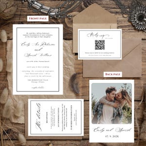 Puede incluir: Conjunto de invitaciones de boda con temática rústica. El conjunto incluye una invitación frontal, una tarjeta RSVP con código QR, una tarjeta de detalles y una tarjeta con foto. El texto es negro sobre tarjetas blancas, sobre un fondo de madera.