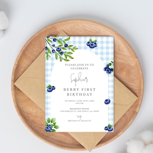 Faire-part premier anniversaire baies fille, fête de fraises vichy bleu, modèle modifiable, invitation sur le thème des fruits d'été