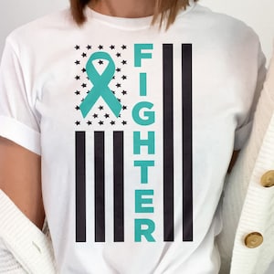 Bandiera da combattente Svg Png, Nastro verde acqua Svg, Consapevolezza del cancro ovarico cervicale PCOS Svg, Supporto per cistite interstiziale Svg Cricut Sublimation