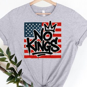No Kings Graffiti T-Shirt – Anti Monarchy Streetwear, Protest Shirt for No Kings Day, Urban USA Flag Graphic Tee