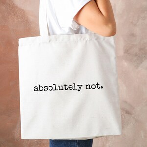 K&ouml;nnte beinhalten: Wei&szlig;e Stofftasche mit schwarzem Text, der "absolut nicht." lautet.