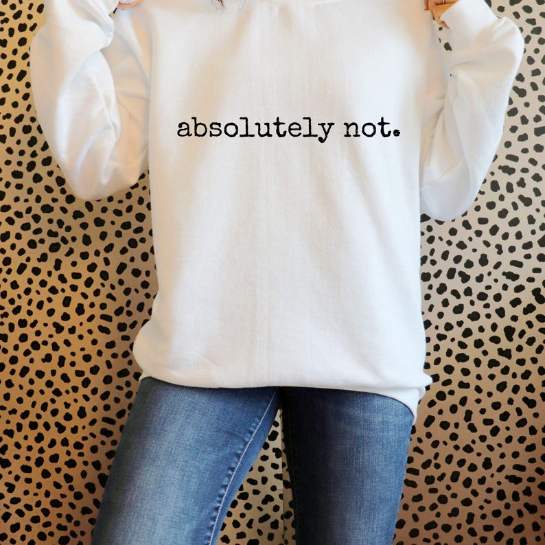 K&ouml;nnte beinhalten: Wei&szlig;er Pullover mit dem Text "absolut nicht." in Schwarz gedruckt.