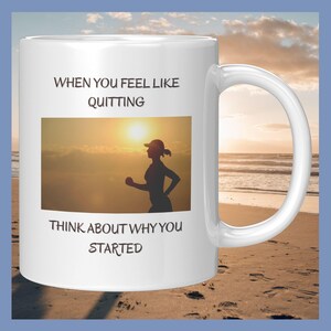 Quando você sentir vontade de desistir, pense no motivo pelo qual começou Caneca de cerâmica branca, xícara de café com afirmação diária, presente de formatura, citação motivacional