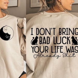 Ich bringe kein Unglück, dein Leben war schon Scheiße, schwarze Katze Tee, lustiges Katzen T-Shirt, sarkastisches Katzen T-Shirt, ich liebe meine Katzendame, sarkastisches PNG