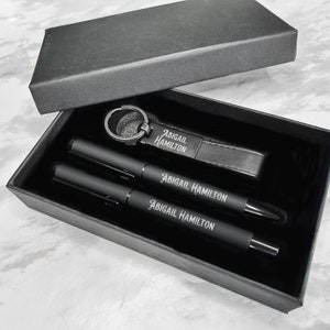 Ensemble de stylos personnalisés / Stylo à bille roulante / Stylo à bille / Porte-clés / Cadeau pour lui / Cadeau d'anniversaire pour mari / Coffret cadeau d'anniversaire