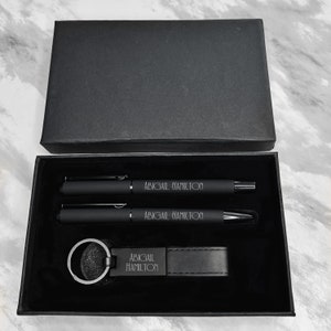Gepersonaliseerde cadeau, rollerbalpen, balpen, sleutelhanger en geschenkdoos, cadeau voor NIEUW BEGIN, cadeauset jubileum, verjaardagscadeau