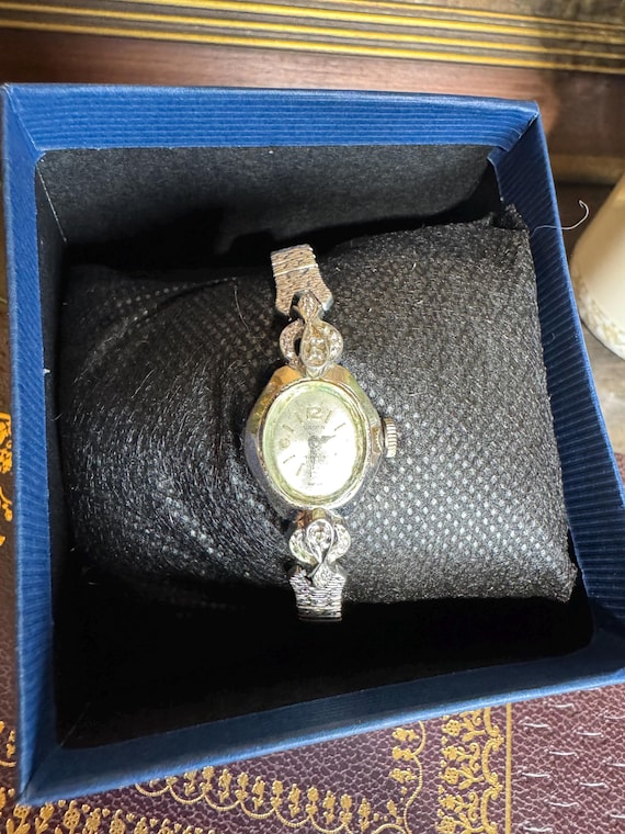 Vintage 1950s Gruen Wristwatch| 10k RGP | Gift Box Included  display picture 2